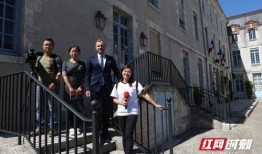 南宁水果爆料事件视频播放,视频揭露惊人真相，网友热议不断